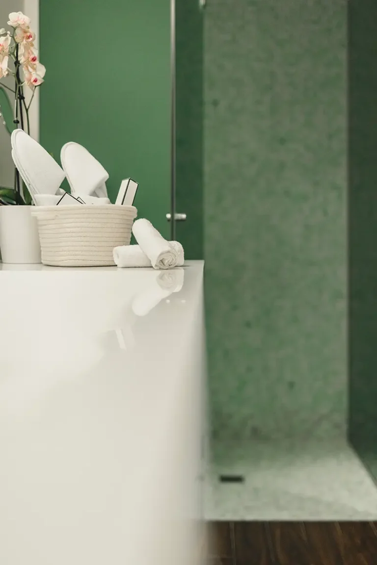 Baddetail Family Suite